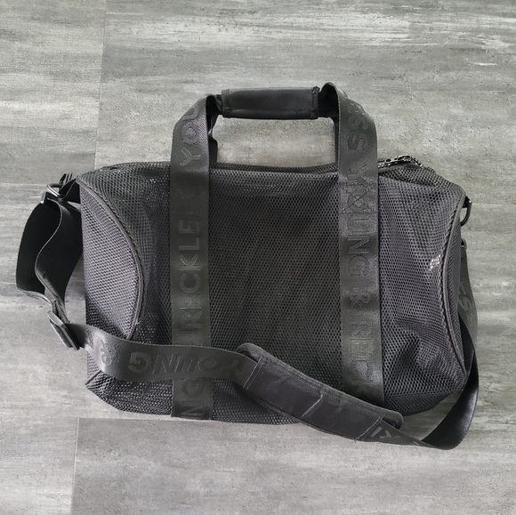 Black Mesh Detailed Y&R Duffle - Picture 1 of 4